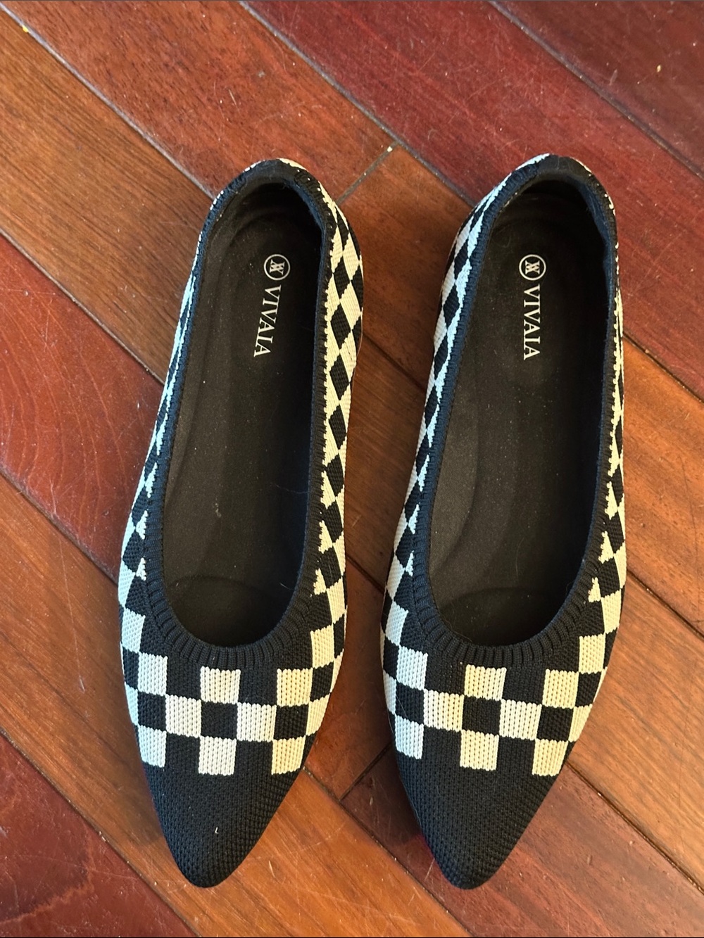 Nearly new Vivaia Black & White Checkered Pointed Knit Ballet Flats size 10 (41)